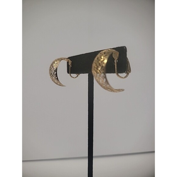 Vintage Gold Tone Hoop Earrings Clip On Huggie Cut Out Pattern Jewelry Costume - Picture 5 of 15